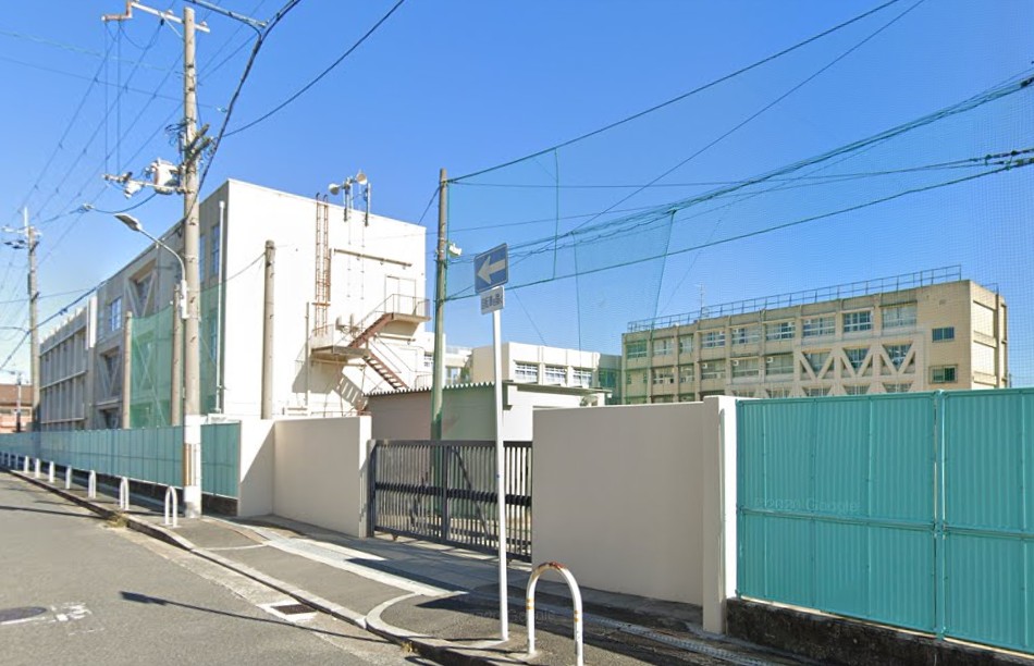 ＬＵＶＩＡＳ上小阪 中学校