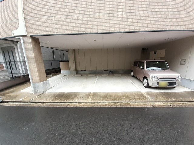 アドニス　コート　パートⅠ 駐車場