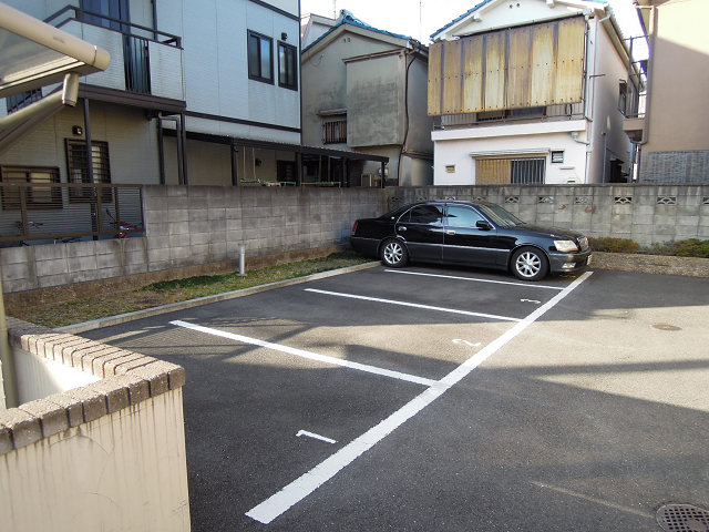 ヴィラロイヤルシティーⅠ 駐車場