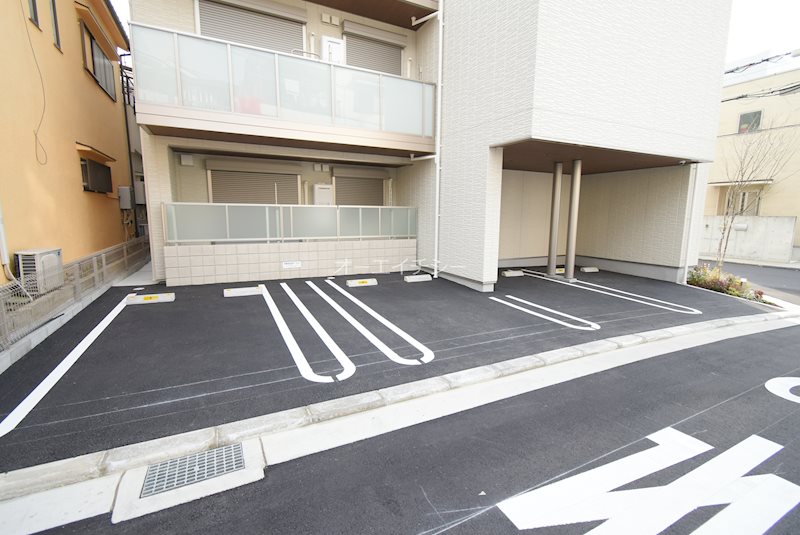ル　ボヌール　ヤエ	 駐車場