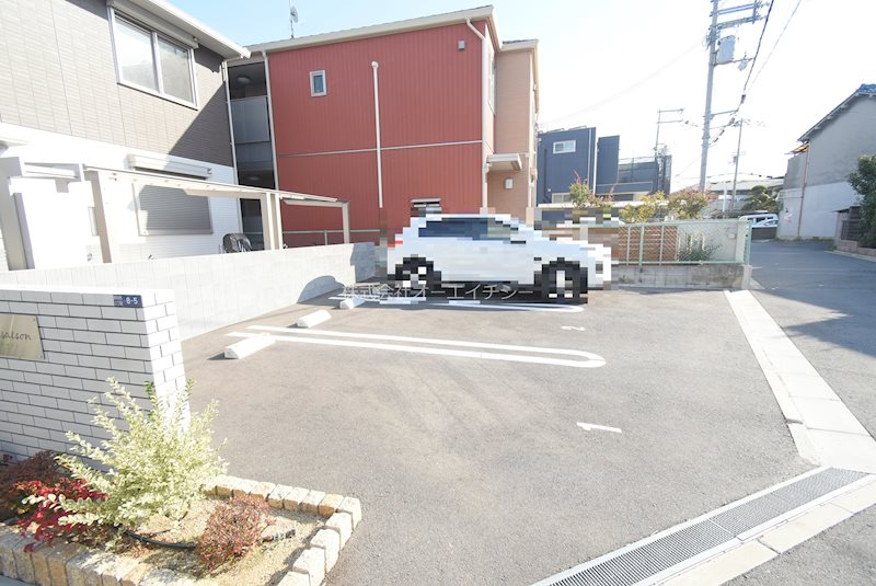 ハーク　セゾン 駐車場