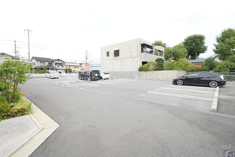 グランド・ソレイユ　B棟 駐車場