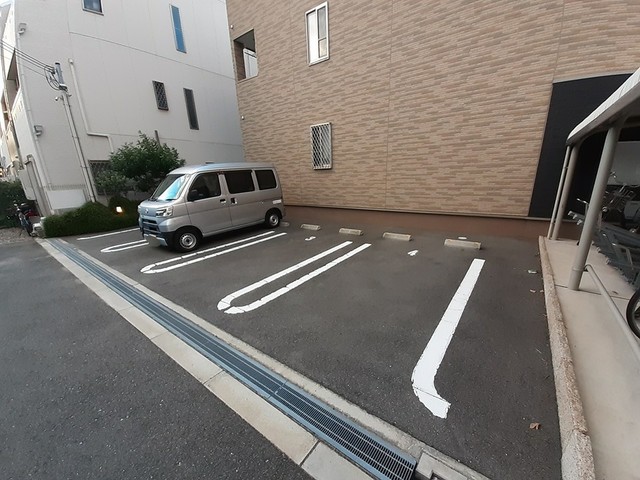 ミルクール 駐車場