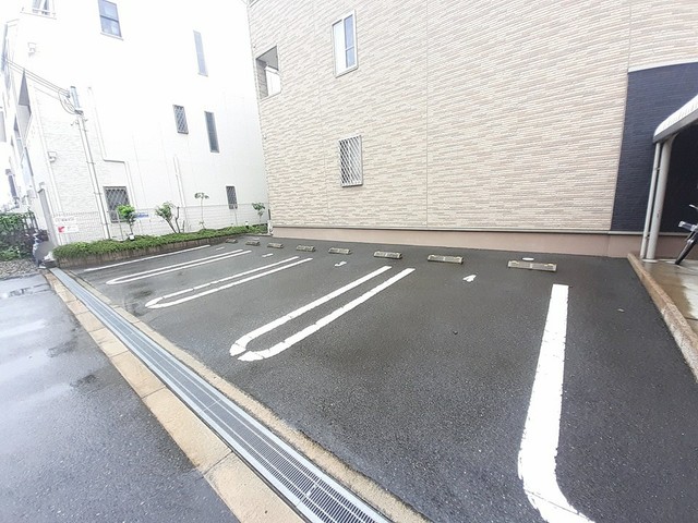 ミルクール 駐車場