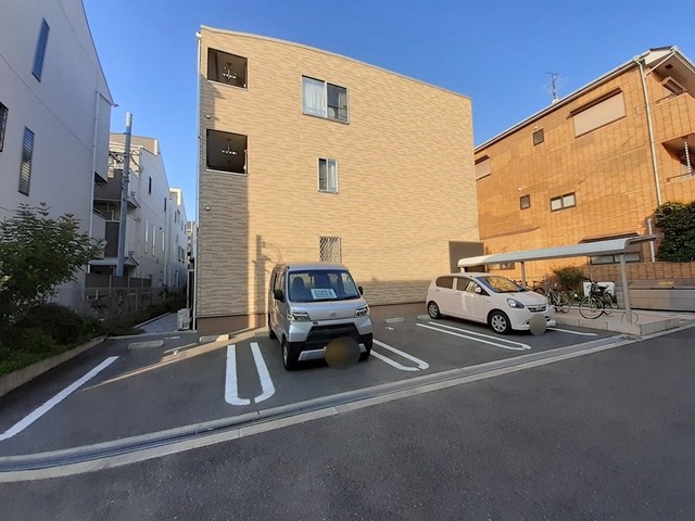 ミルクール 駐車場