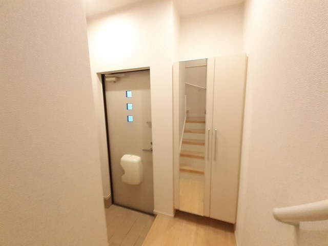 ミルクール 玄関