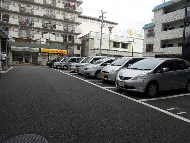秀和八尾陽光園レジデンス  駐車場
