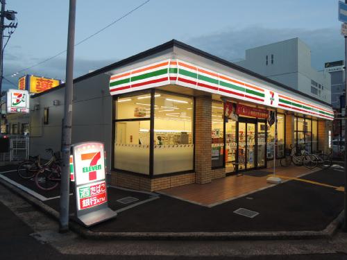 駅前コーポラス コンビニ