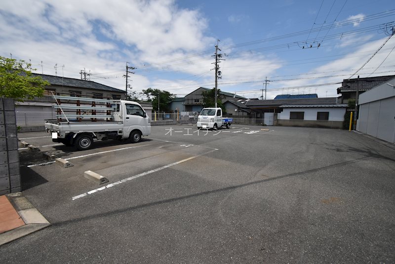 シンワパーレ 駐車場