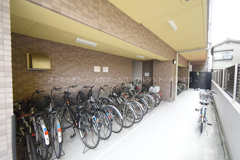 アベニューリップル小阪 駐車場