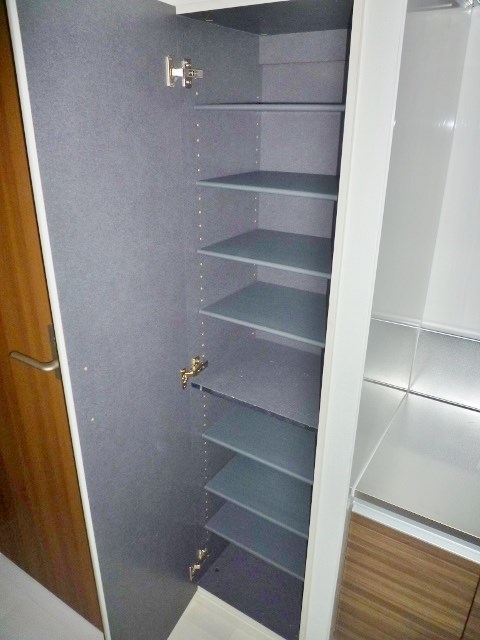 レインボー新栄 玄関