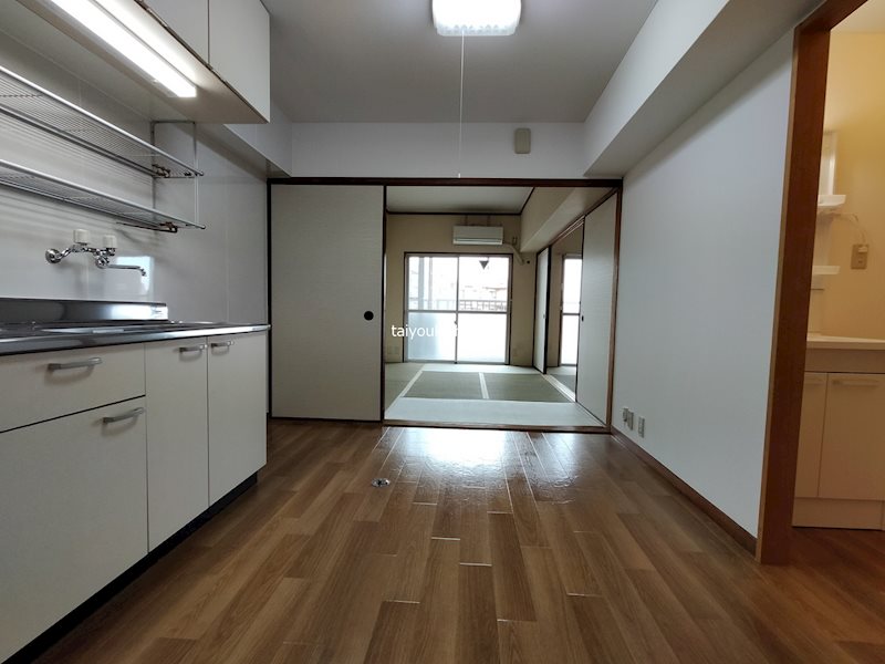 騎射場温泉ビル リビング