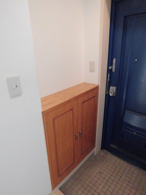 メゾンドブランシュ鴨池 玄関