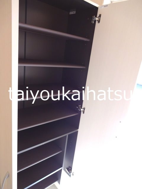 シャインR 玄関