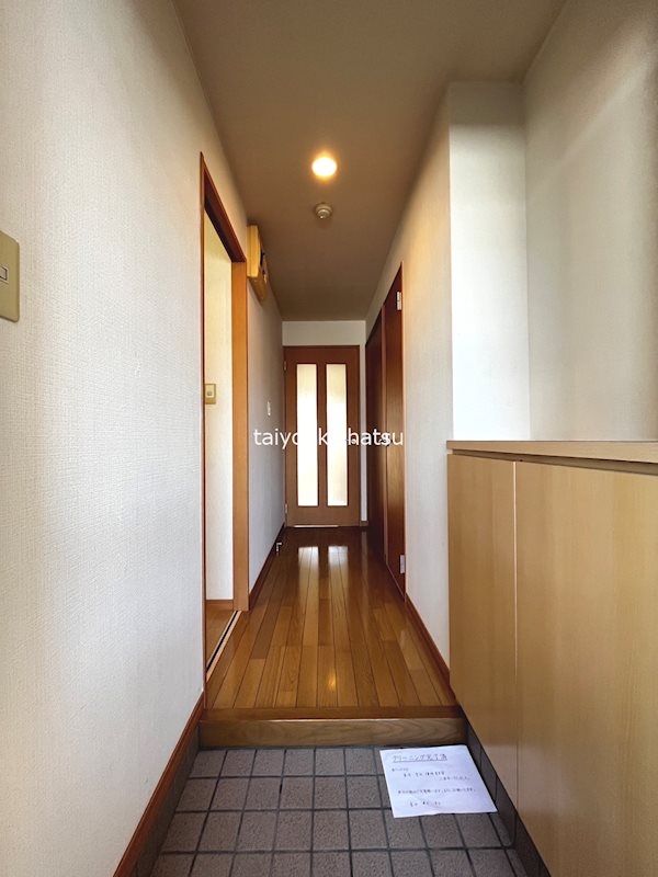 Fビル 玄関