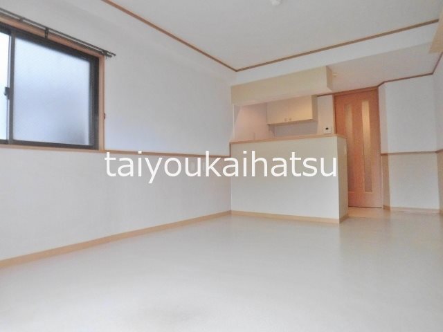 ロイヤルメゾン下荒田 リビング