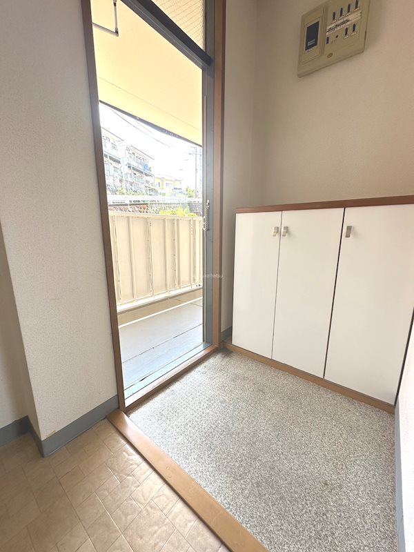 フロスト田上台 玄関