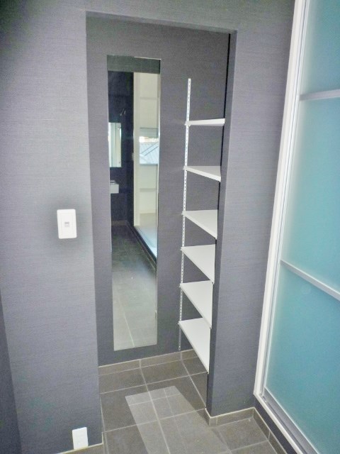 レインボー新栄 玄関