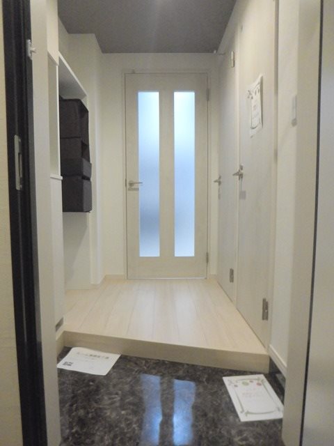 イリスパイラブライトエー 玄関