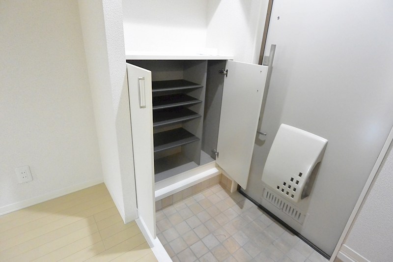 大阪府枚方市南中振１丁目 収納