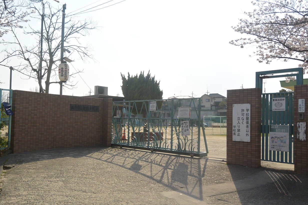 ロイヤルメゾン香里ヶ丘 小学校