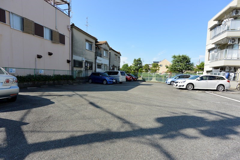 ハピネス渚 駐車場