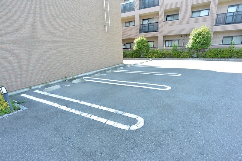 アルカンシェル 駐車場