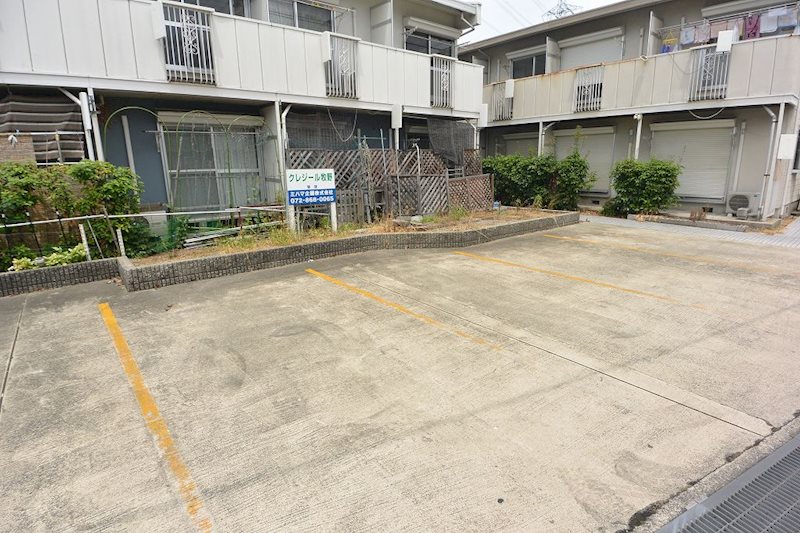 クレジール牧野B棟 駐車場