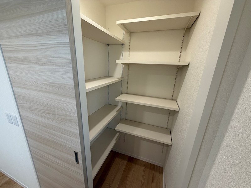 シャトー堂山 収納
