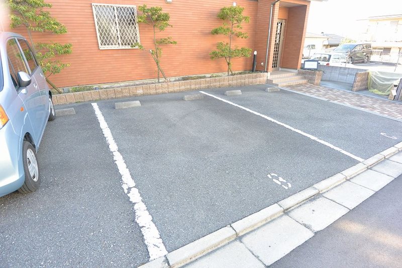 グランパルク 駐車場