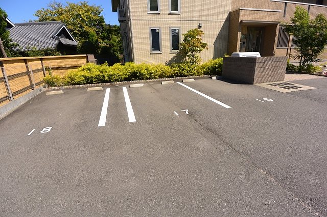 アルファ フォレスト 柴座 駐車場