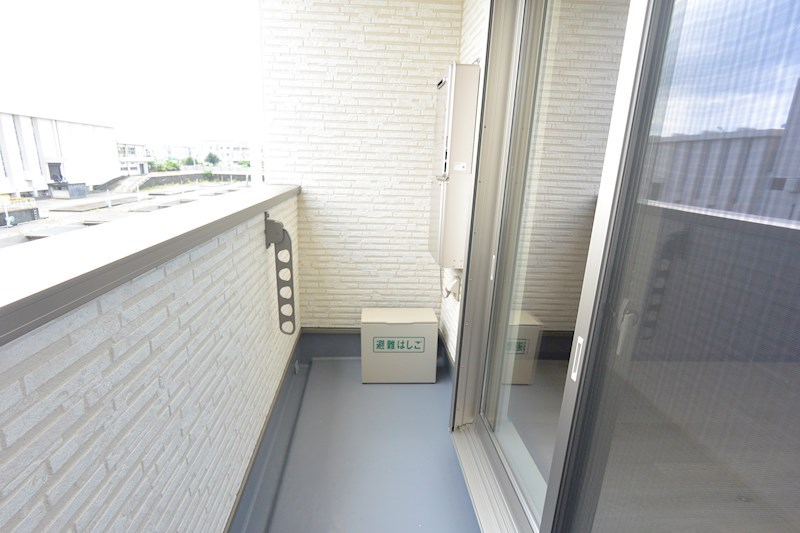 ジーメゾン渚西 ベランダ