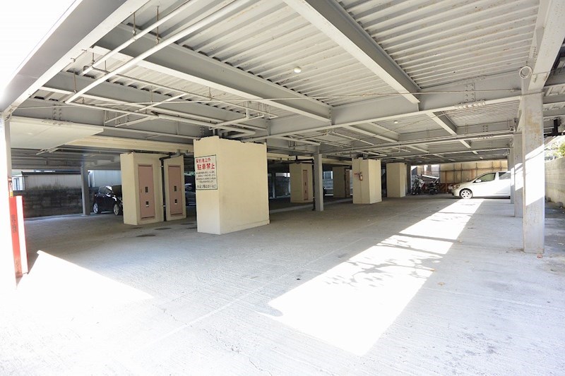 郡津金森マンション 駐車場