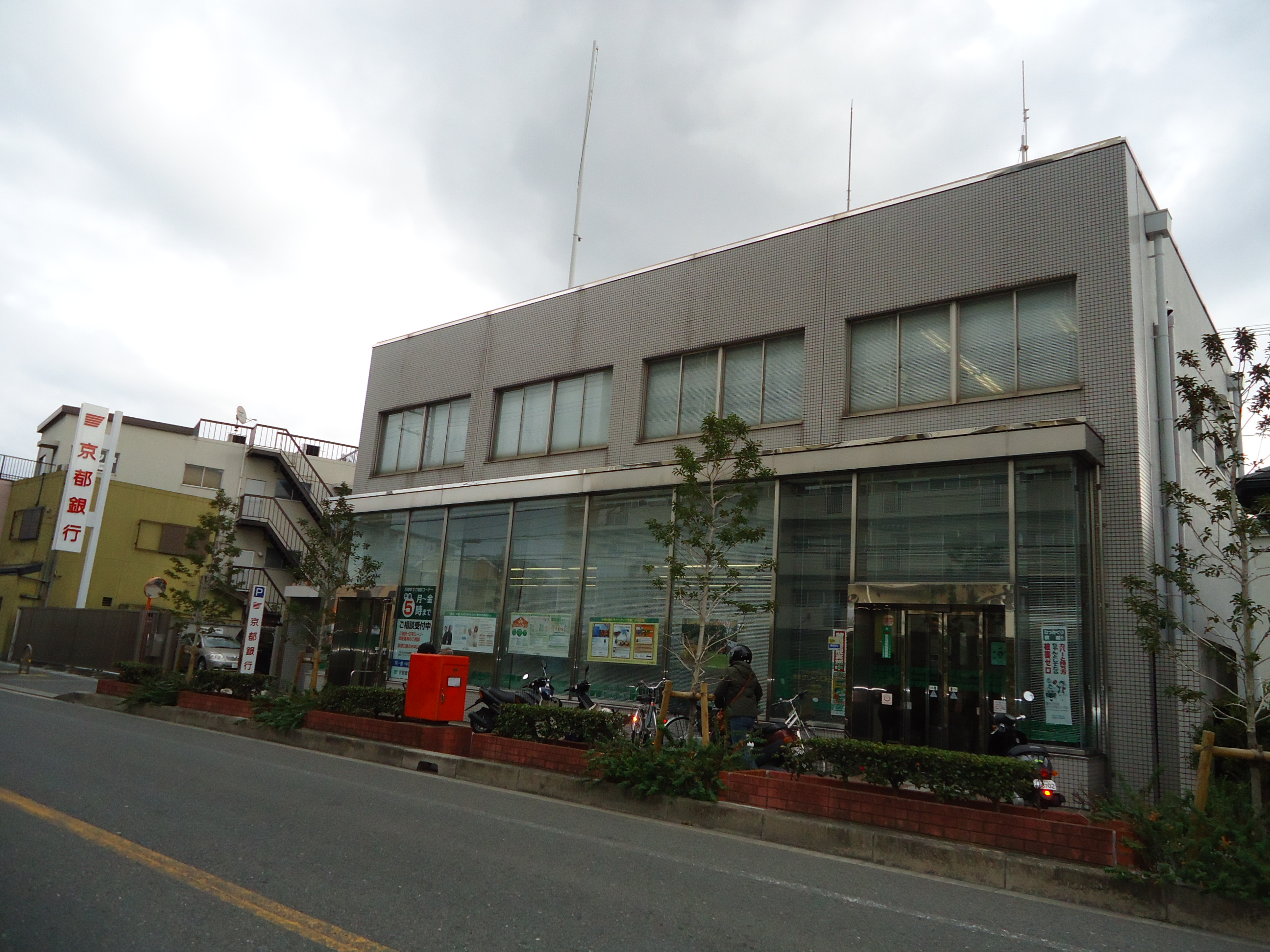 シャンテー中宮Ⅰ 銀行