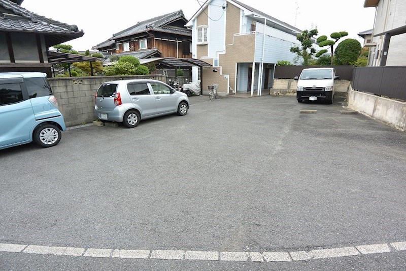 エルメゾン藤阪 駐車場