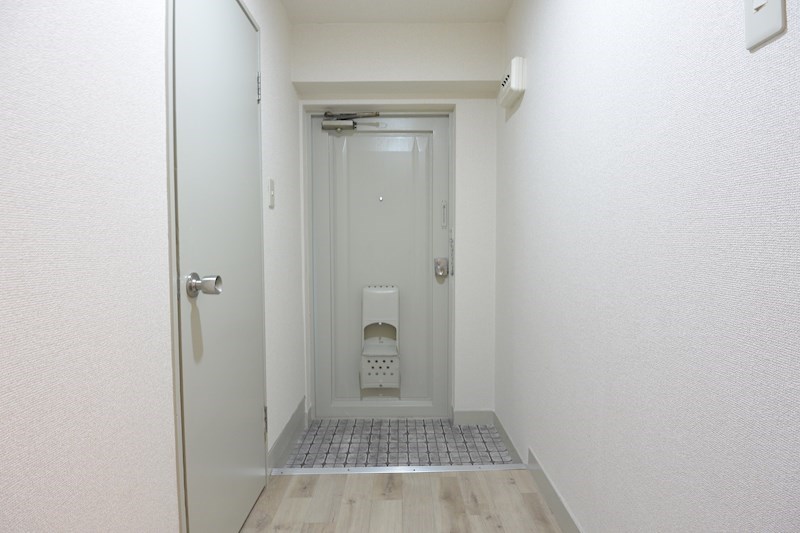 ロイヤルハイツさつき丘 玄関