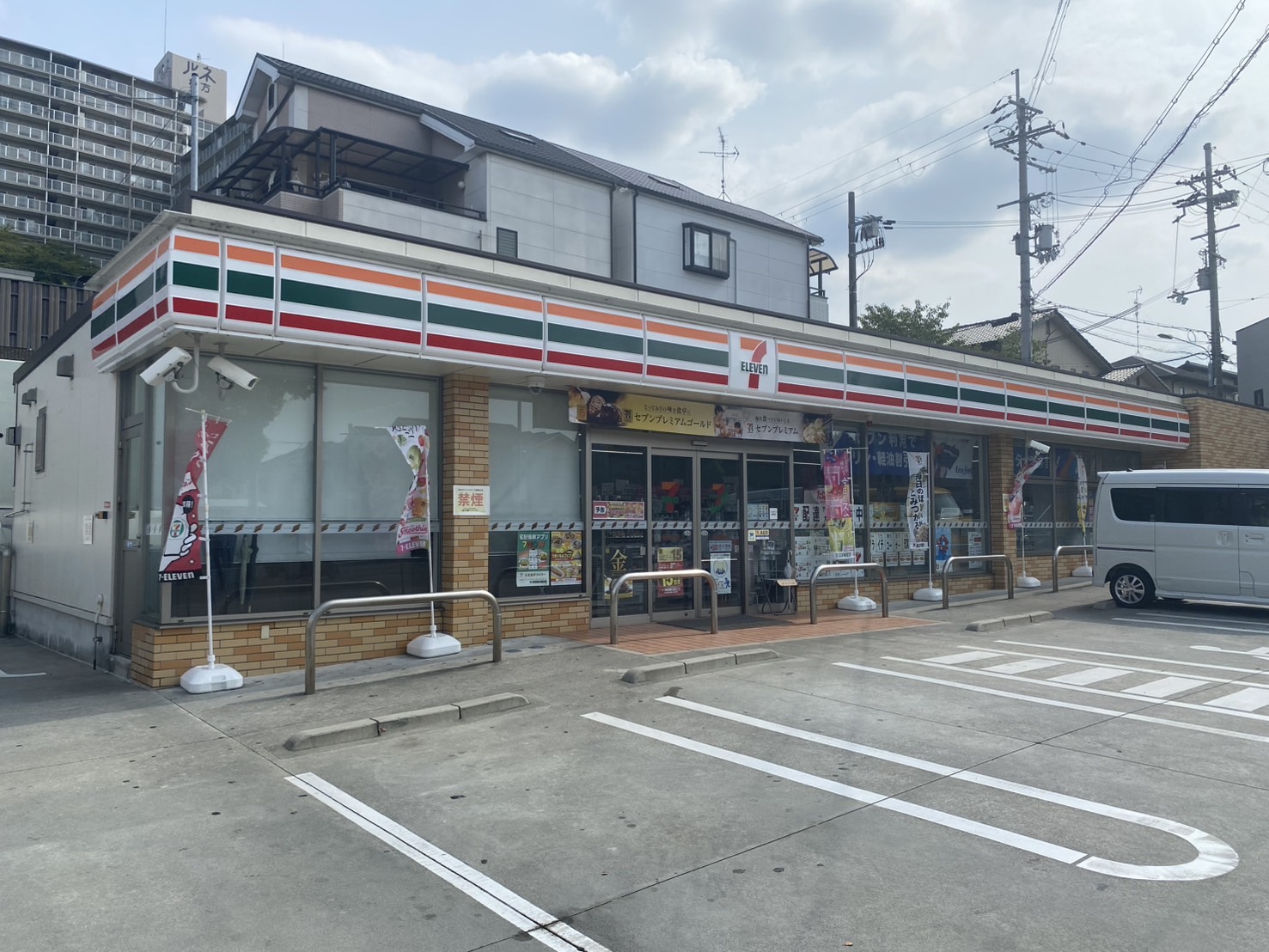 ロイヤルハイツさつき丘 コンビニ