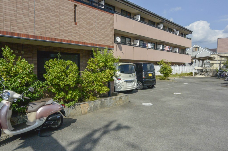 レオン友田 駐車場