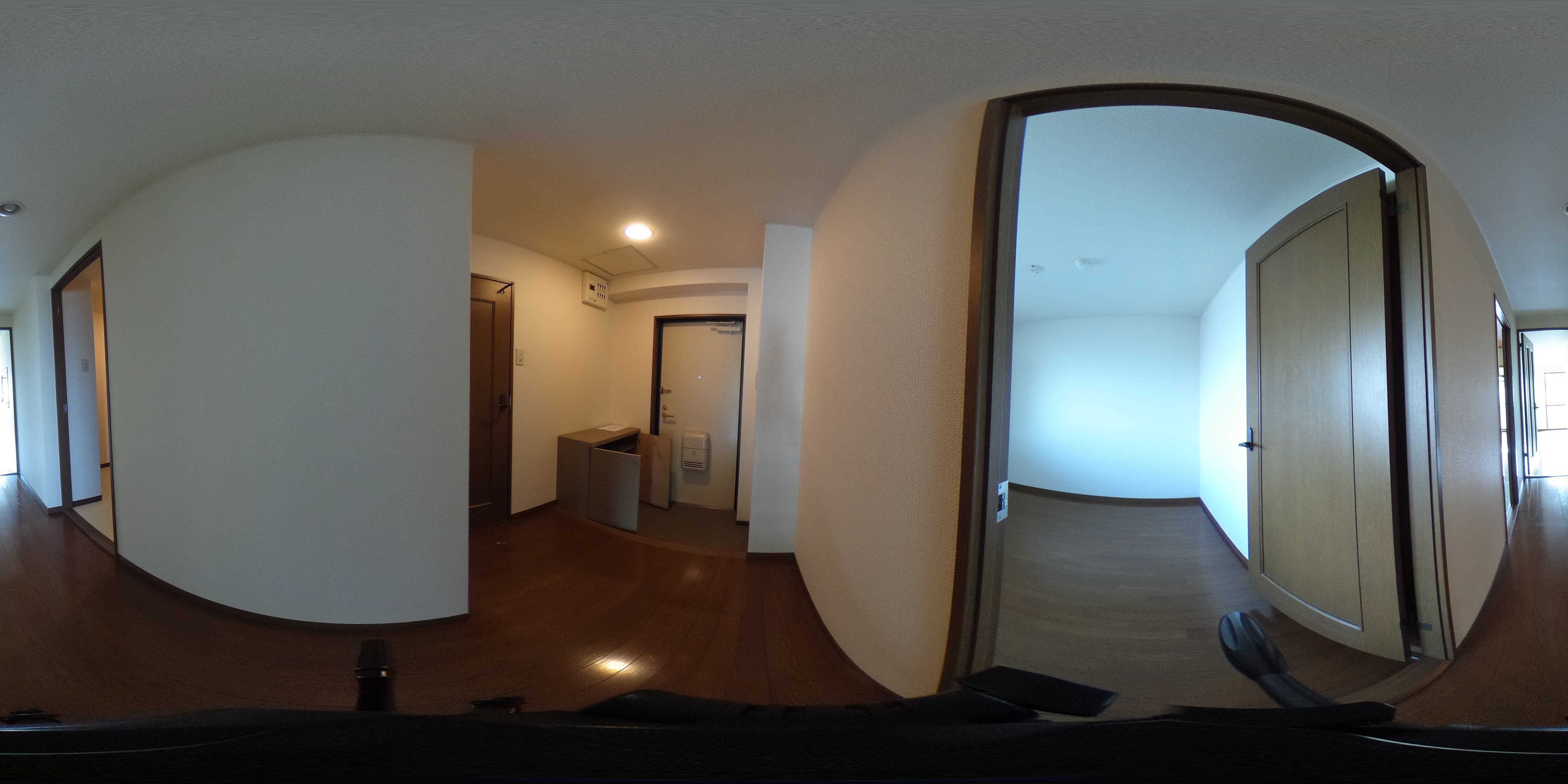 レオン友田 玄関