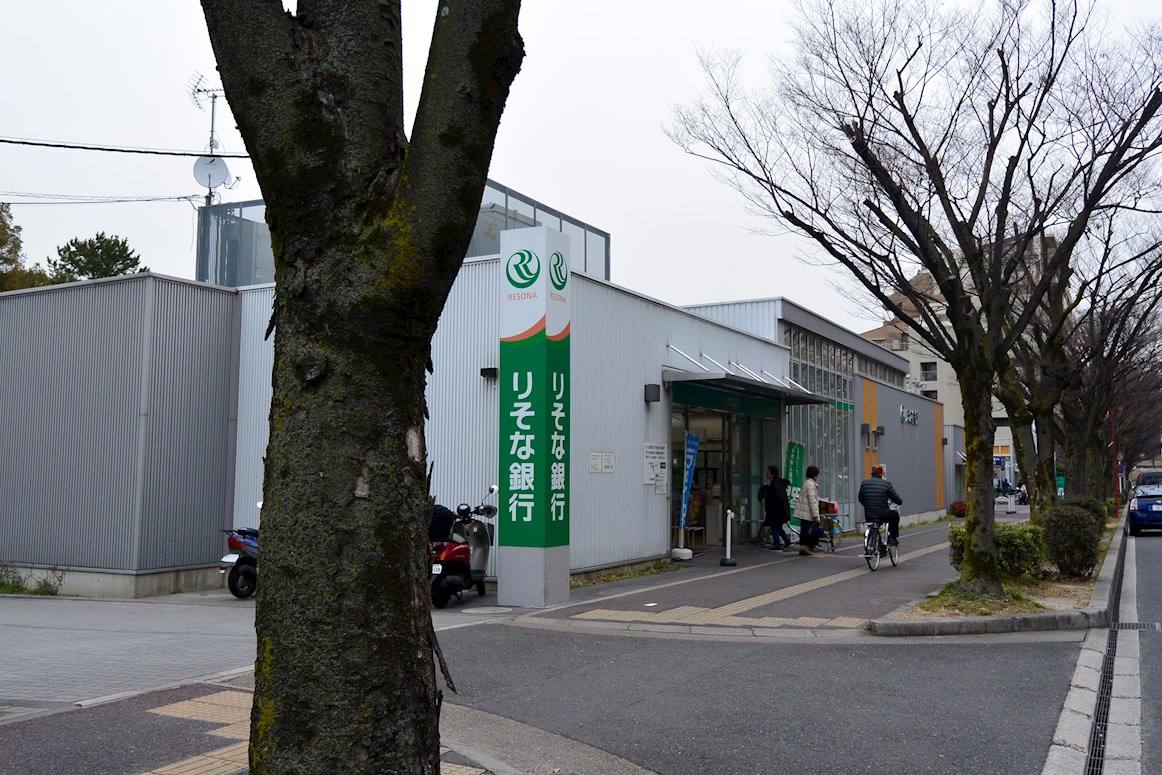クレール山之上 銀行
