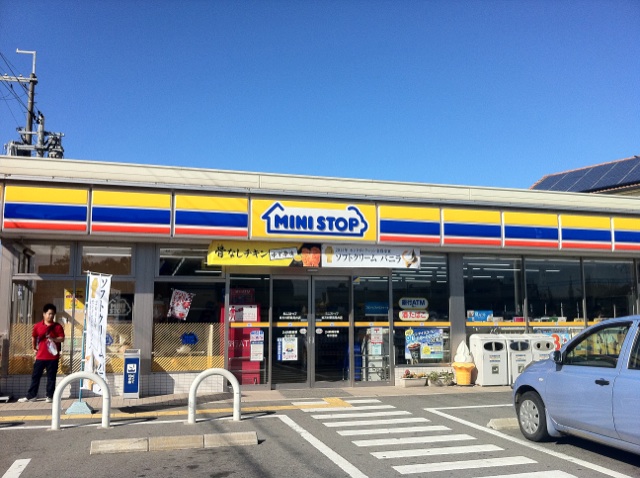 交久瀬ハイツ コンビニ