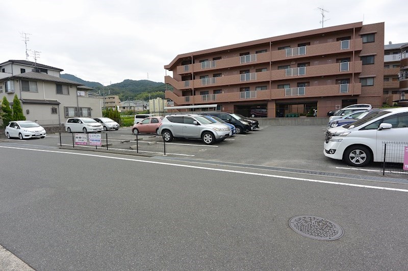Ulti磐船駅前 駐車場