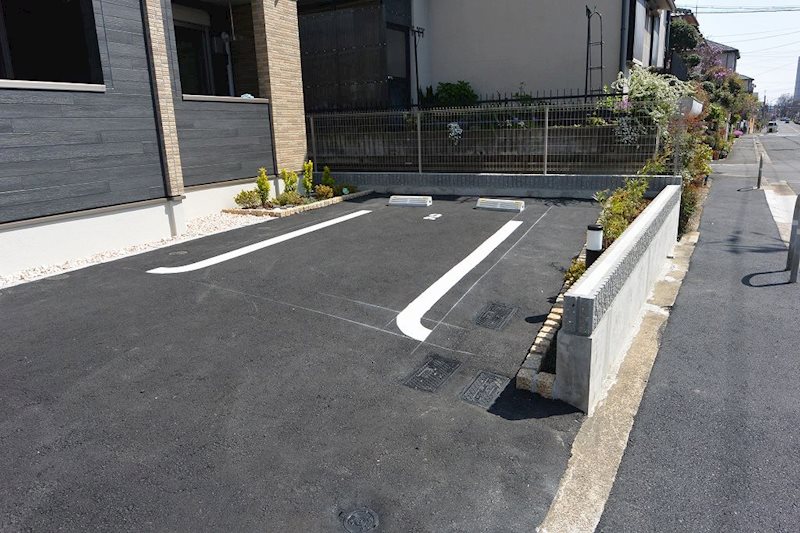 モア　コンフォート 駐車場
