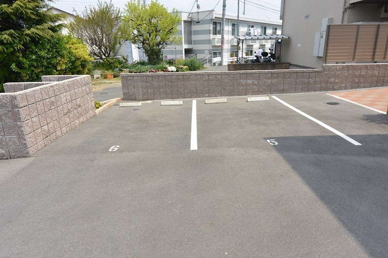 ヴィアレガーロⅡ 駐車場