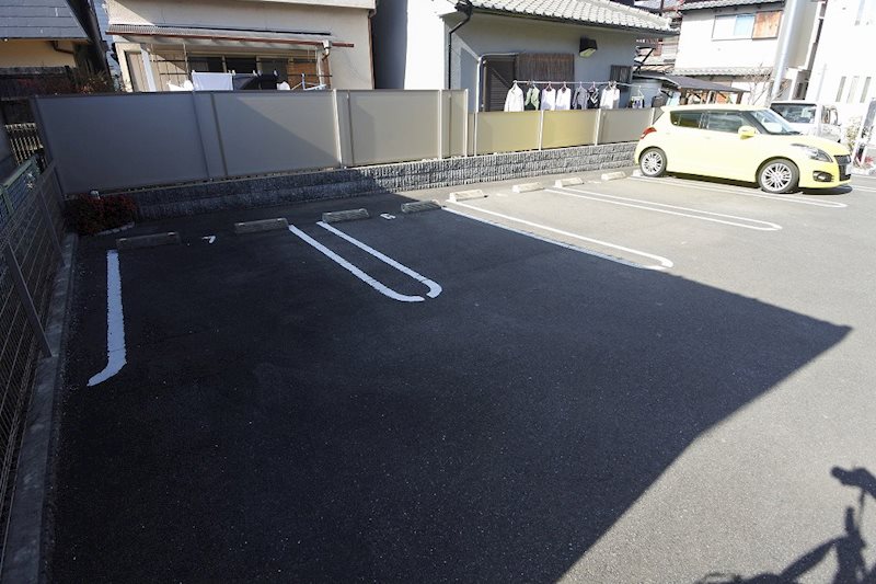 エクレール・牧野 駐車場