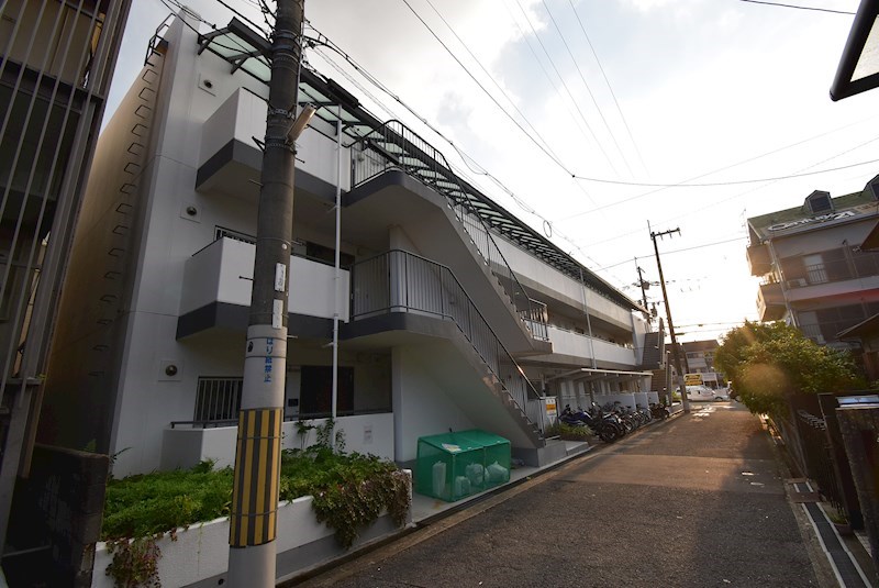 ノーヴァ寝屋川 エントランス