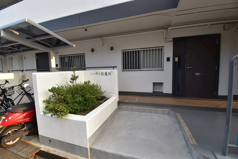 ノーヴァ寝屋川 ロビー