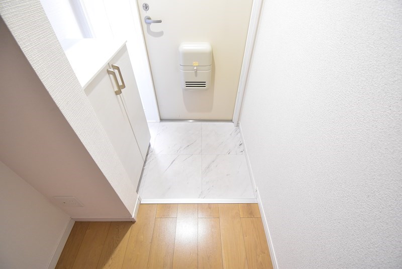 ノーヴァ寝屋川 玄関