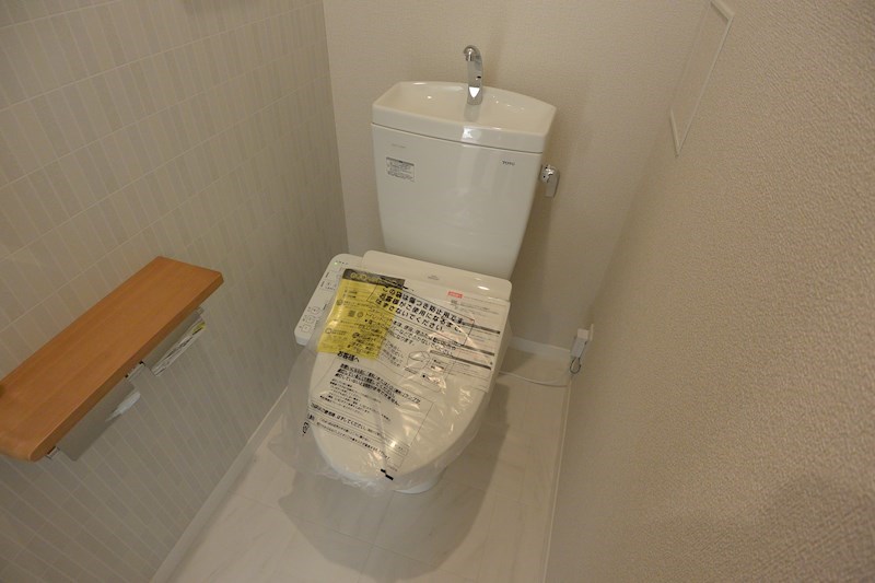 シャーメゾン中宮西   トイレ