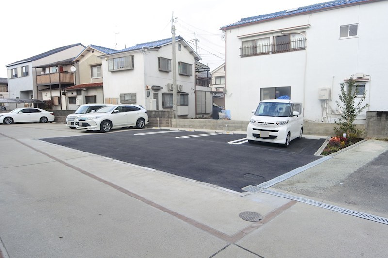 プリムローズくずはIII番館 駐車場
